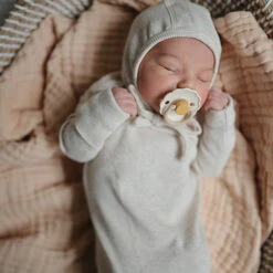 Frigg Fopspeen Daisy Bloom Latex Chamomile 0-6M 12 Frigg Fopspeen Daisy Bloom Latex Chamomile 0-6M -Babyproducten Winkel frigg frigg fopspeen daisy bloom latex chamomile 0 4