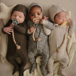 Frigg Fopspeen Daisy Night Latex Cream/Blush 0-6M - 2 Pack -Babyproducten Winkel frigg frigg fopspeen daisy night latex cream blush 7