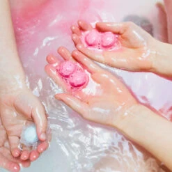 Isabelle Laurier Bruisballen Roses 10 Isabelle Laurier Bruisballen Roses -Babyproducten Winkel isabelle laurier isabelle laurier bruisballen rose 2