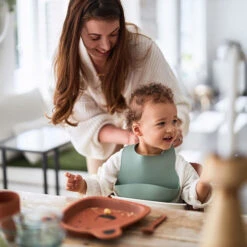 Jollein Siliconen Slabbetje Ash Green -Babyproducten Winkel jollein jollein siliconen slabbetje ash green 2