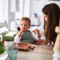 Jollein Siliconen Slabbetje Ash Green -Babyproducten Winkel jollein jollein siliconen slabbetje ash green 3