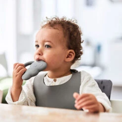 Jollein Siliconen Slabbetje Storm Grey -Babyproducten Winkel jollein jollein siliconen slabbetje storm grey 2