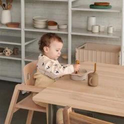 Liewood Merle Slabbetje Met Mouwen Miauw / Apple Blossom Mix -Babyproducten Winkel liewood liewood merle slabbetje met mouwen miauw a 2