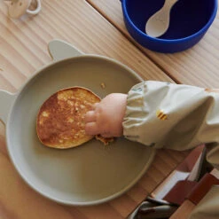 Liewood Merle Slabbetje Met Mouwen Nature/mist Mix -Babyproducten Winkel liewood liewood merle slabbetje met mouwen nature 2