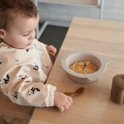 Liewood Merle Slabbetje Met Mouwen Papaya / Pale Tuscany -Babyproducten Winkel liewood liewood merle slabbetje met mouwen papaya 2