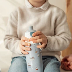 Little Dutch Mepal Drinkfles 400ml Sailors Bay -Babyproducten Winkel little dutch little dutch mepal drinkfles 400ml sa 2