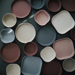 Mushie Ronde Kommen Set Van 2 - Smoke 17 Mushie Ronde Kommen Set Van 2 - Smoke -Babyproducten Winkel mushie mushie ronde kommen set van 2 smoke 7