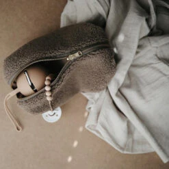 Mushie Siliconen Fopspeenhouder Stone -Babyproducten Winkel mushie mushie siliconen fopspeenhouder stone 2