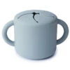 Mushie Siliconen Snack Cup Powder Blue -Babyproducten Winkel mushie mushie siliconen snack cup powder blue