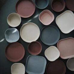 Mushie Vierkante Borden Set Van 2 - Sage -Babyproducten Winkel mushie mushie vierkante borden set van 2 sage 4