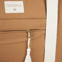 Luiertas Opera Waterproof Caramel - Nobodinoz -Babyproducten Winkel nobodinoz tipi en accessoires luiertas opera water 2