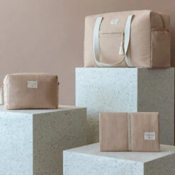 Luiertas Opera Waterproof Nude - Nobodinoz -Babyproducten Winkel nobodinoz tipi en accessoires luiertas opera water 26