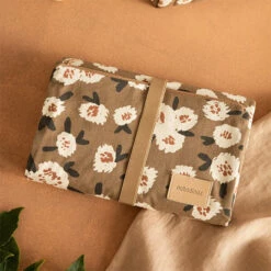 Nobodinoz Verschoningsmatje Camellia 10 Nobodinoz Verschoningsmatje Camellia -Babyproducten Winkel nobodinoz tipi en accessoires nobodinoz verschonin 12