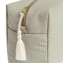 Toilettas Diva Waterproof Laurel Green - Nobodinoz -Babyproducten Winkel nobodinoz tipi en accessoires toilettas diva water 2