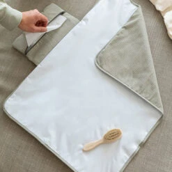 Verschoningsmatje Mozart Laurel Green - Nobodinoz -Babyproducten Winkel nobodinoz tipi en accessoires verschoningsmatje mo 2