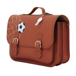 Own Stuff Lederen Boekentas Chestnut Football -Babyproducten Winkel own stuff own stuff lederen boekentas chestnut foo 1