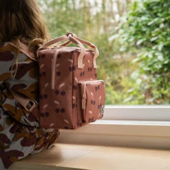 Studio Ditte Rugzak Small Cherry -Babyproducten Winkel studio ditte studio ditte rugzak small cherry 3