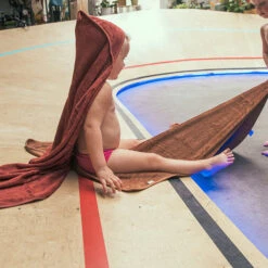 Badcape Hazel Brown 74x74cm - Timboo -Babyproducten Winkel timboo badcape hazel brown 74x74cm timboo 3