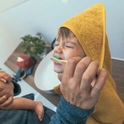 Badcape XXL Ocher 95x95cm - Timboo 13 Badcape XXL Ocher 95x95cm - Timboo -Babyproducten Winkel timboo badcape xxl ocher 95x95cm timboo 4