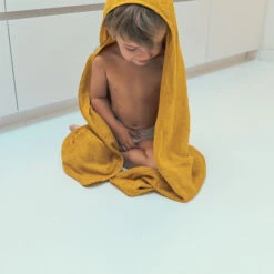 Badcape XXL Ocher 95x95cm - Timboo 14 Badcape XXL Ocher 95x95cm - Timboo -Babyproducten Winkel timboo badcape xxl ocher 95x95cm timboo 5
