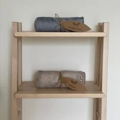 Wipstoelhoes Babybjörn Feather Grey - Timboo -Babyproducten Winkel timboo wipstoelhoes babybjoern feather grey timboo 2